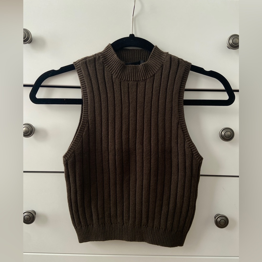 Olive cropped sweater tank top in S